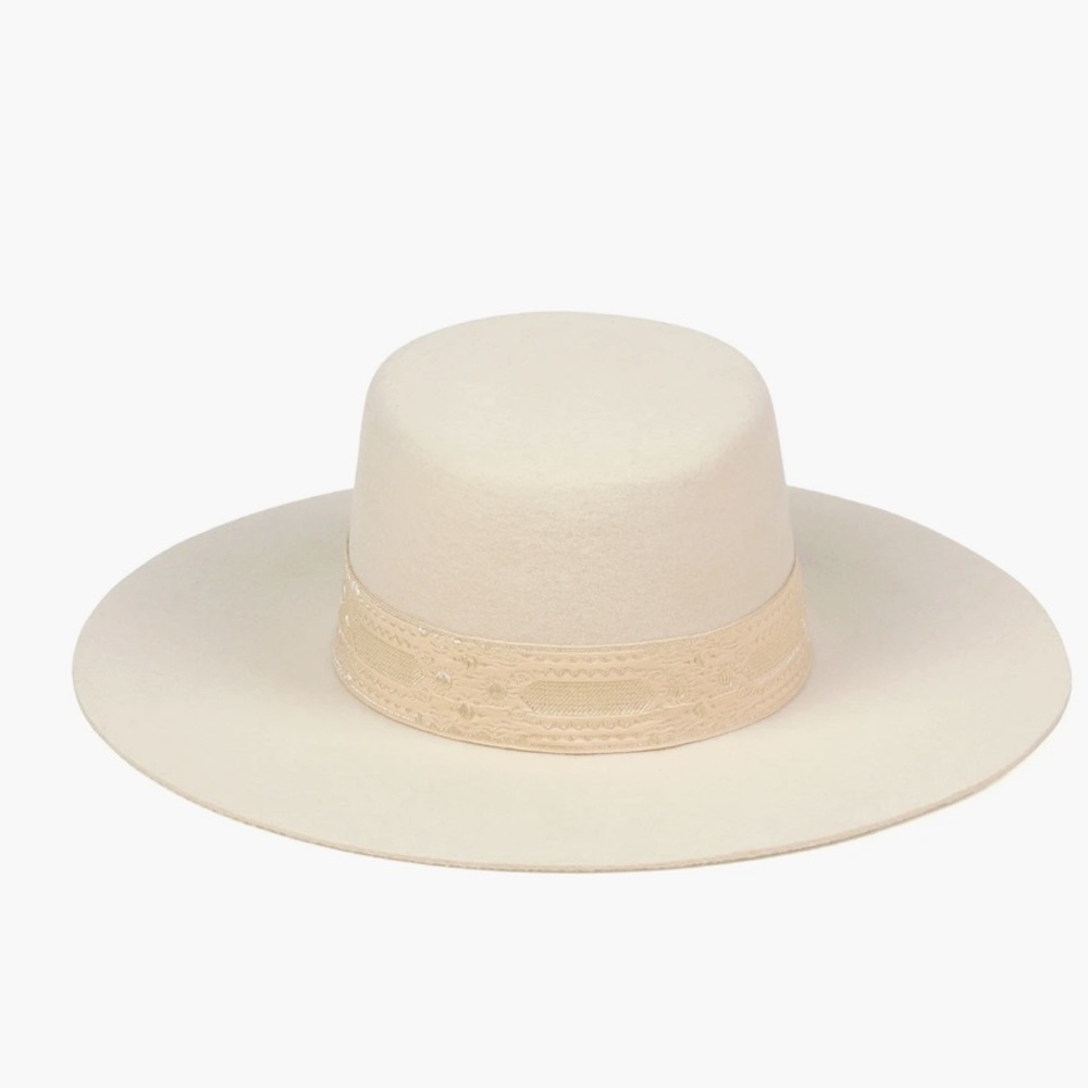 Lack of color ivory and gold Sierra boater hat